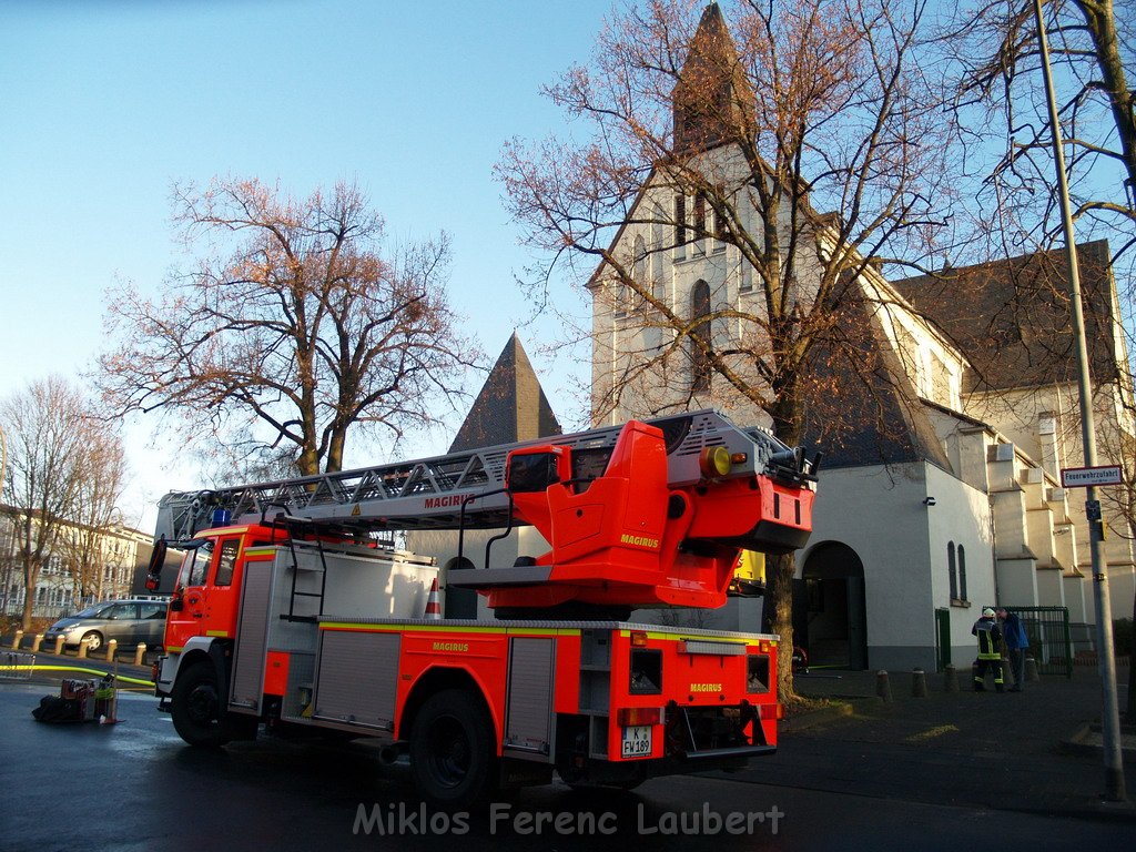 Brand in Kirche Koeln Muelheim Tiefenthalstr   P27.JPG